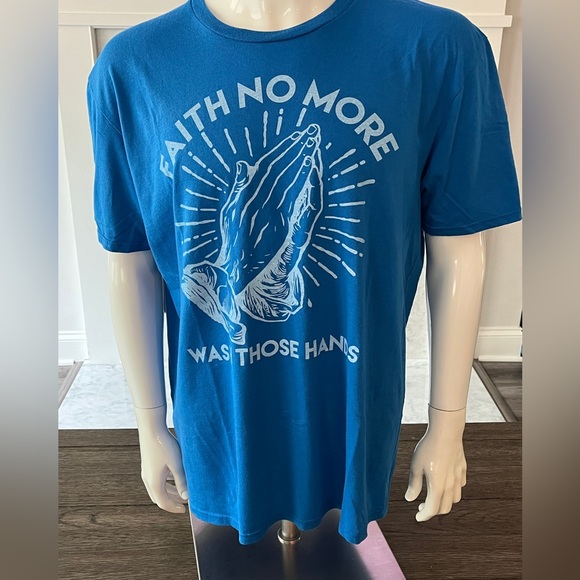 HOST PICK 6/28 🎉:  Rare Faith No More Crew Shirt 2020 - Picture 5 of 12